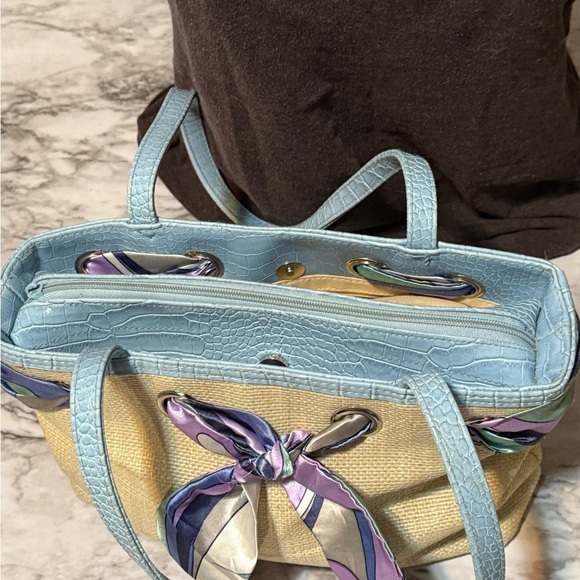 Elegant Blue and Cream Tote Bag Sonoma Lifestyle - Picture 4 of 7